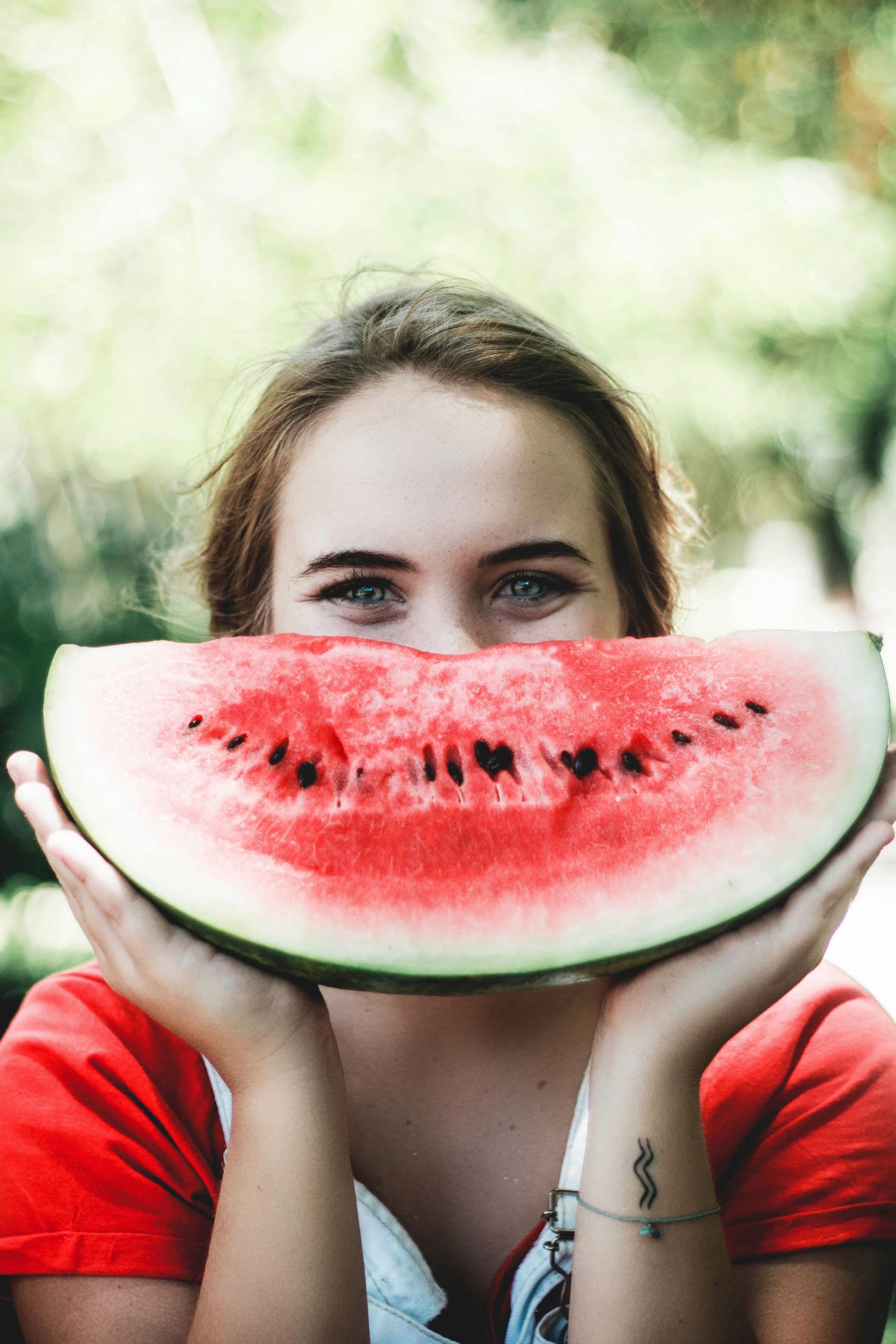 Frau%20mit%20Melonenspalte