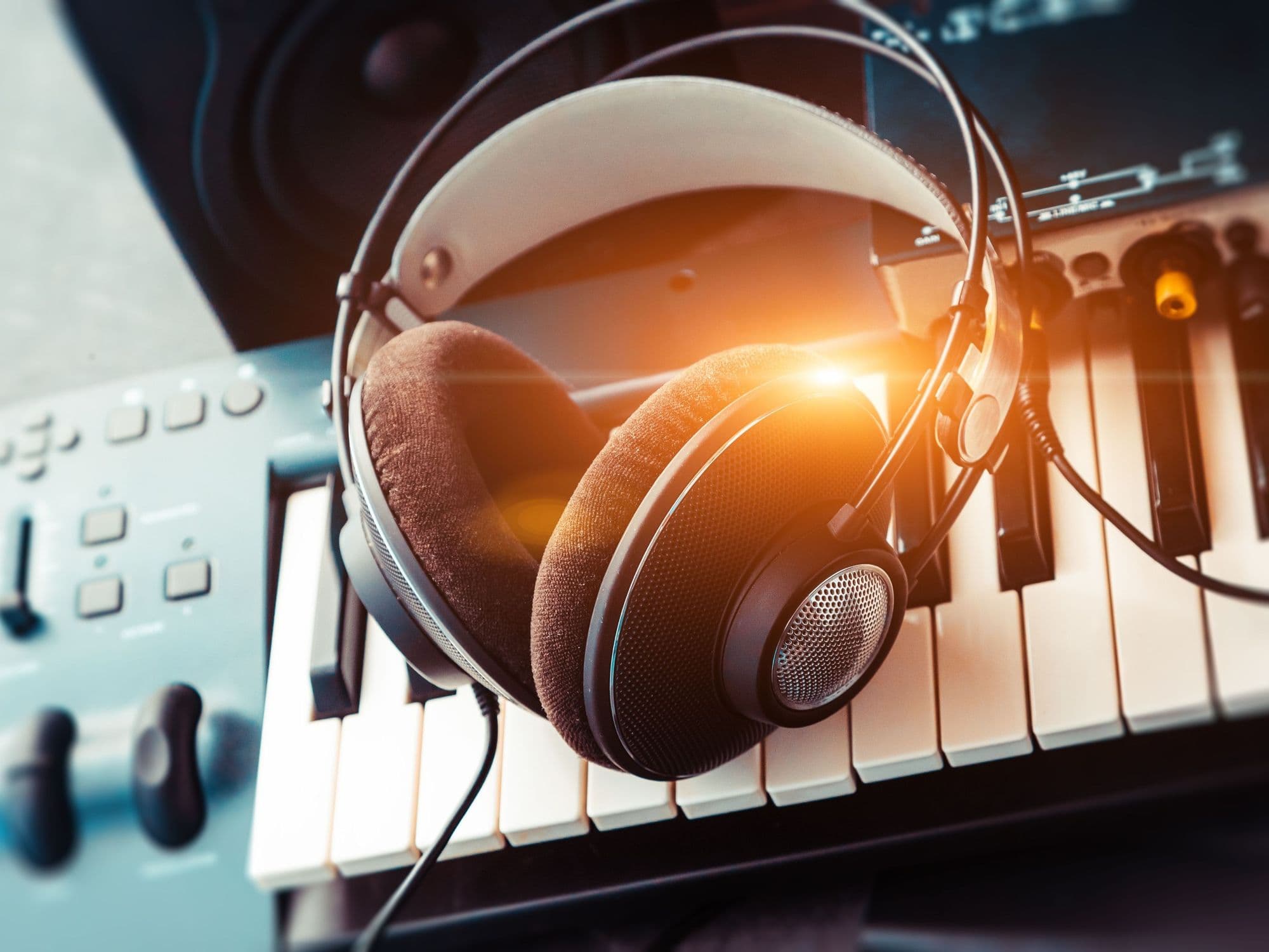 Heimstudio%20mit%20Keyboard%20und%20Kopfh%C3%B6rern